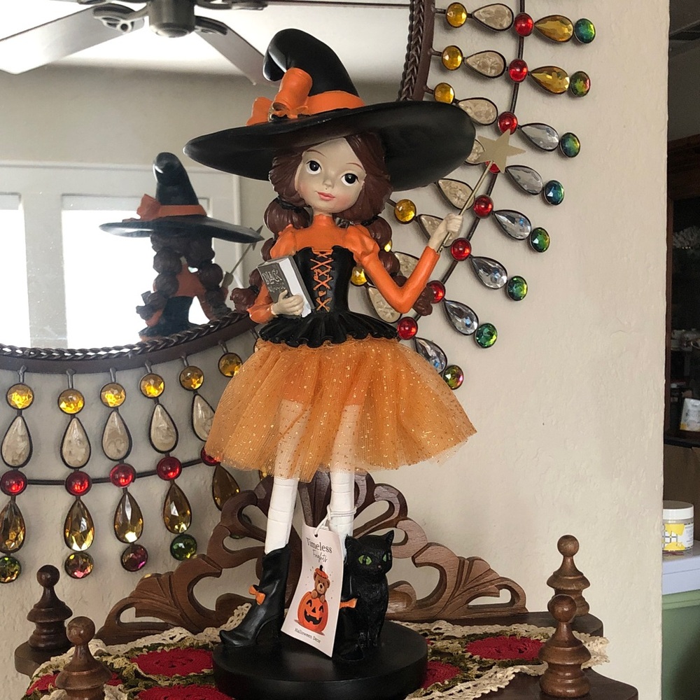 NWT Whimsical Witch Figurine w/Black Magic Book, Black Cat & Star Wand